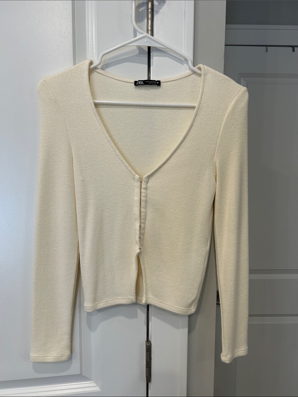 Zara Cream Ribbed V-Neck Button-Up Cardigan